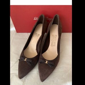 Salvatore Ferragamo suede pump 7.5 new